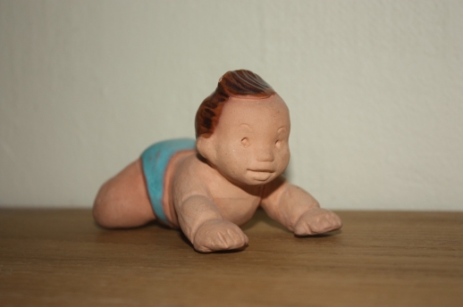 Keramikfigur av krypare, handgjord av Tore Borg
